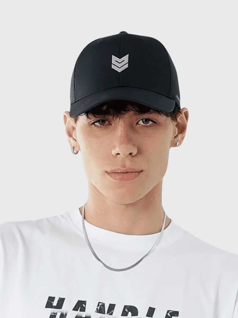 mu-the-thao-redikick-function-premium-cap-M23002-den-trang-4.webp