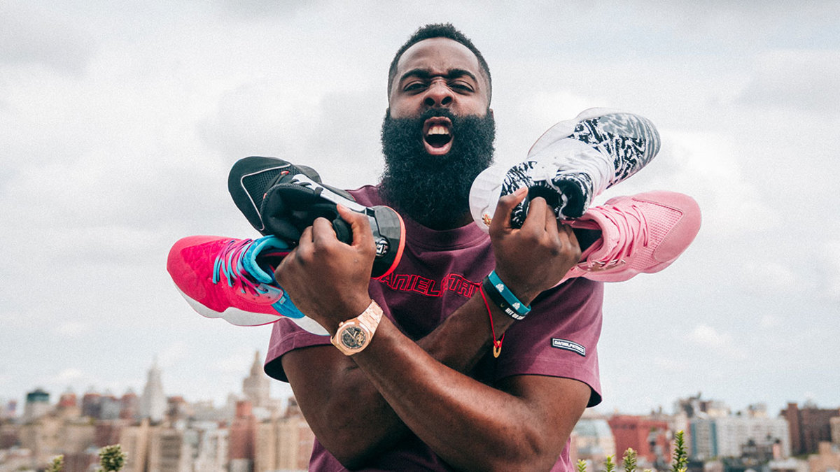 Bo-suu-tap-giay-Adidas-cua-James-Harden-Danh-gia-chi-tiet-va-so-sanh