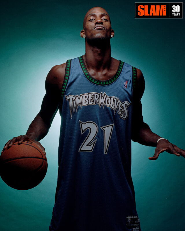 Tu-San-Bong-Đen-Tham-Đo-Cau-Thu-Bong-Ro-Dep-Trai-Lan San-Showbiz