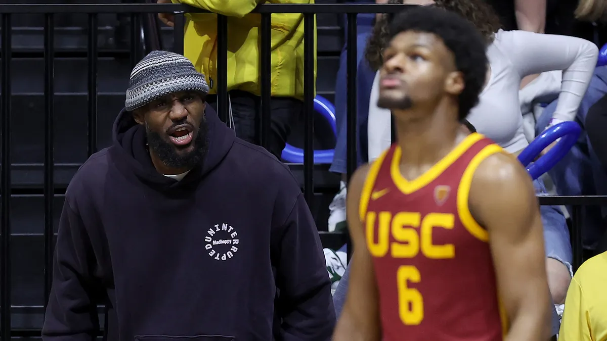 ap-luc-khong-lo-de-len-vai-bronny-james