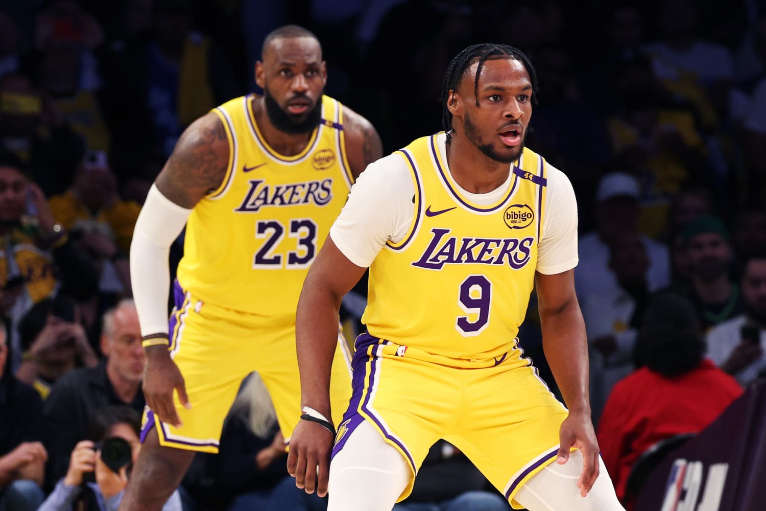 ap-luc-khong-lo-de-len-vai-bronny-james